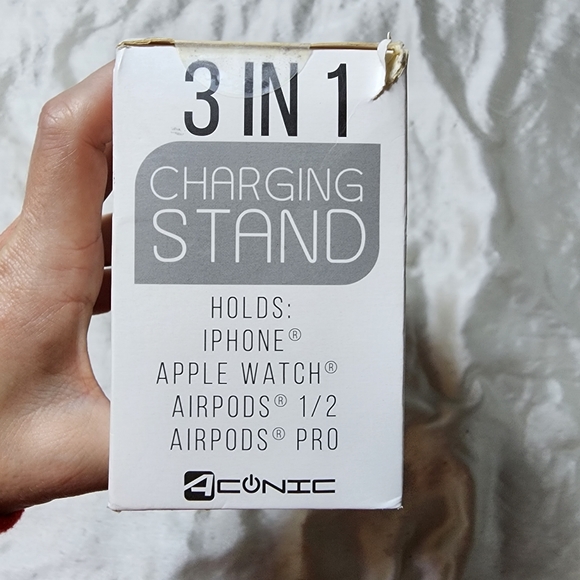 NWT Aconic 3-in-1 Charging Stand iPhone, Apple Watch, Airpods 1 / 2 / Pro - Picture 5 of 6